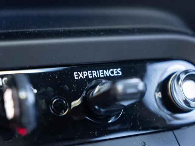 MINI 5-Deurs Cooper C Favoured 2025 Benzine 28