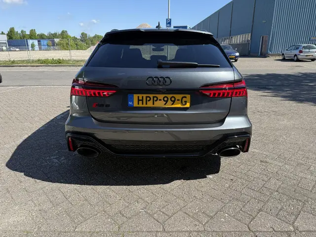 Audi RS6 A6 Avant TFSI quattro performance 2024 Benzine 4