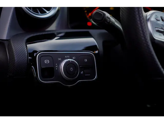 Mercedes-Benz CLA 250 e AMG Line 2023 Hybride Benzine 40