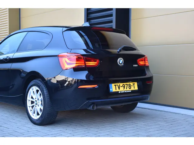 BMW 1 Serie 118i Executive 2018 Benzine 5