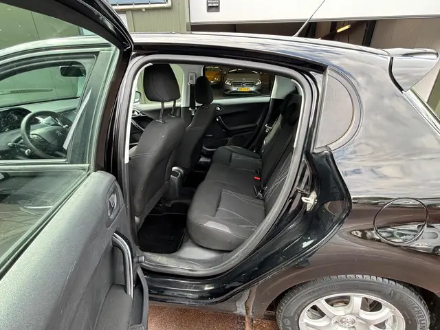 Peugeot 208 1.2 PureTech Airco Cruise 2015 Benzine 9