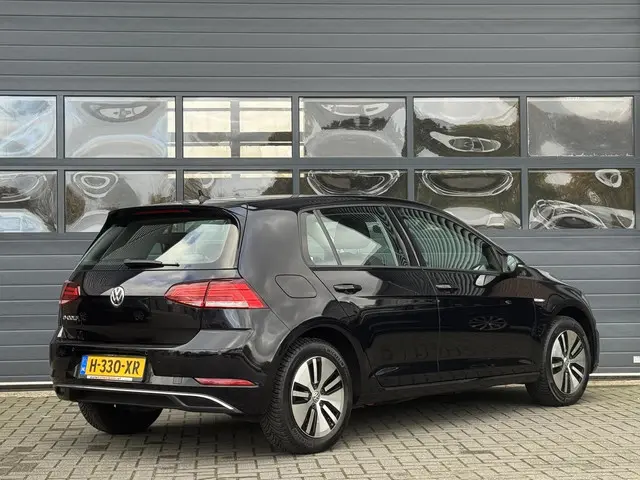 Volkswagen e-Golf 3