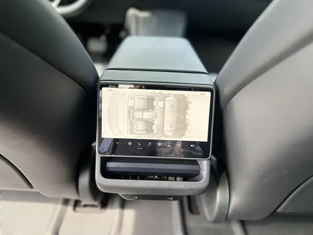 Tesla Model 3 RWD 60 kWh 2024 Elektrisch 13