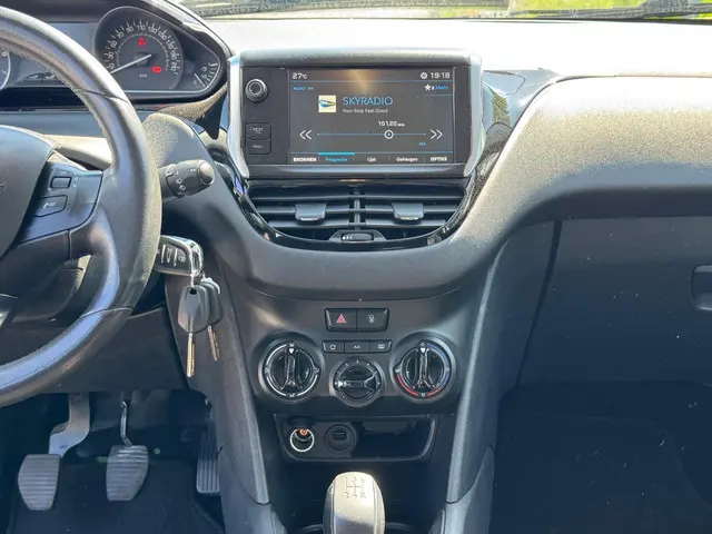 Peugeot 208 1.2 PureTech Signature / AIRCO 2019 Benzine 13