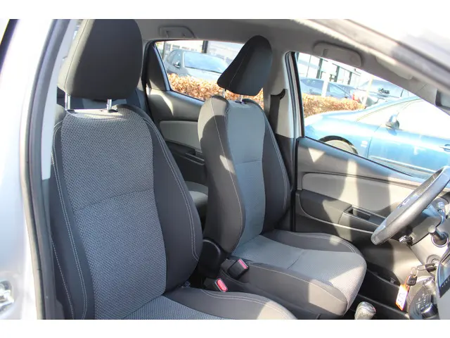 Toyota Yaris 1.5 Hybrid Aspiration 2015 Hybride Benzine 11