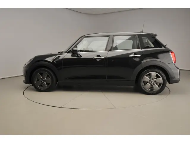 MINI 5-Deurs Cooper 2023 Benzine 2