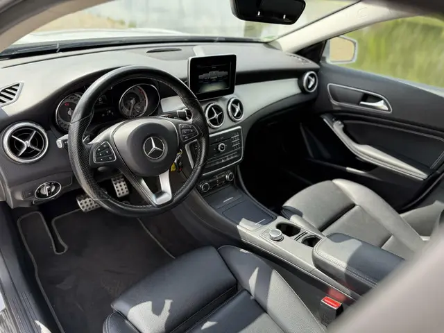 Mercedes-Benz GLA 200 Prestige 2016 Benzine 14