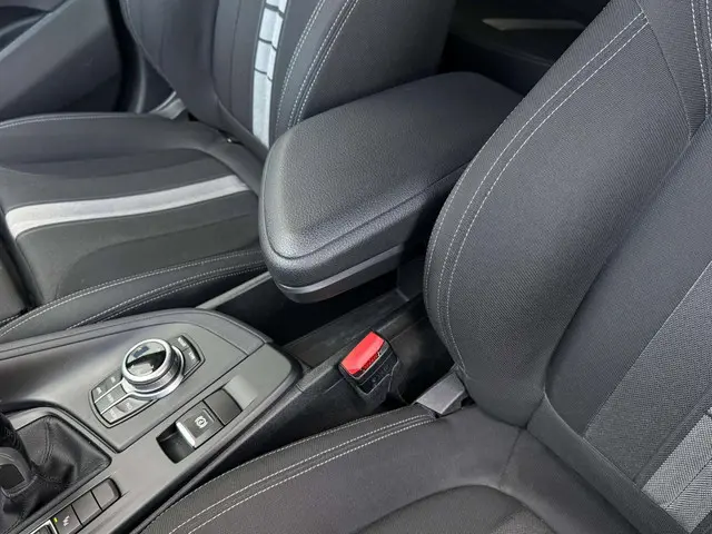 BMW X1 SDrive20i Executive, 1ste eigenaar 2017 Benzine 26