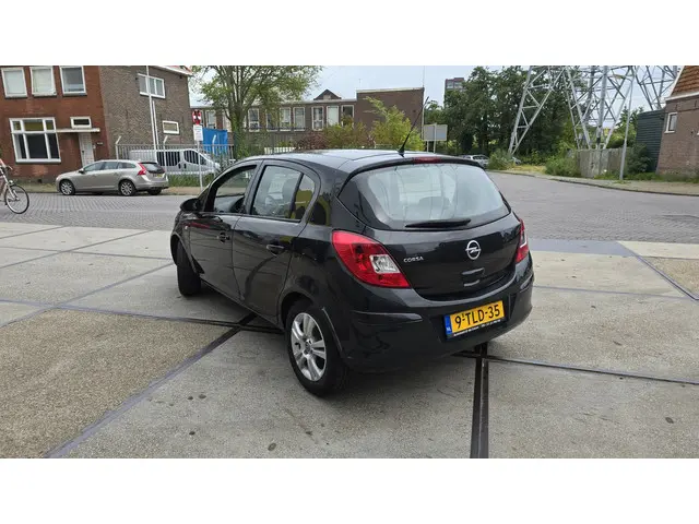 Opel Corsa 1.2-16V Berlin 2014 Benzine 10
