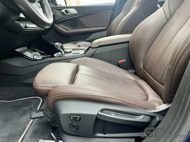 BMW 1 Serie 118i Sport Line|Pano|Leder|HUD 2020 Benzine 17