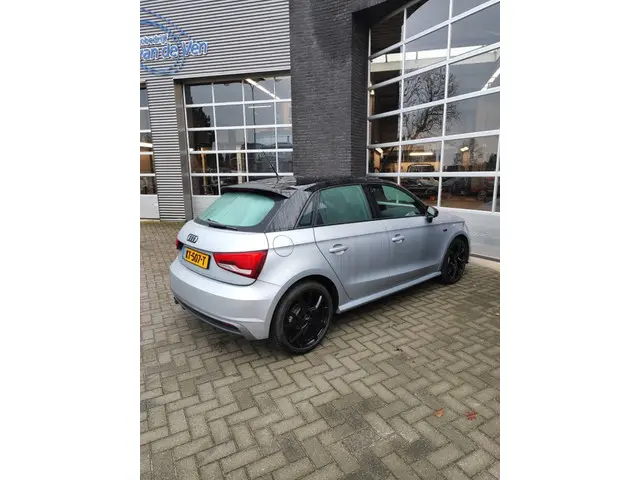 Audi A1 Sportback 1.0 TFSI Adrenalin 2017 Benzine 2