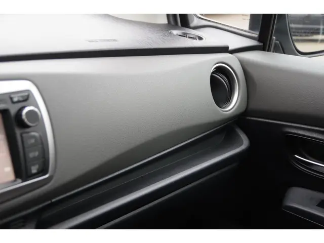 Toyota Yaris 1.3 VVT-i Aspiration 2012 Benzine 13