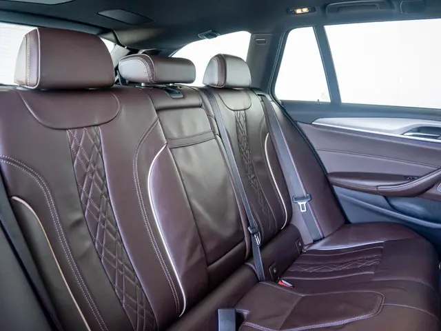 BMW 5 Serie Touring 530i 2019 Benzine 10