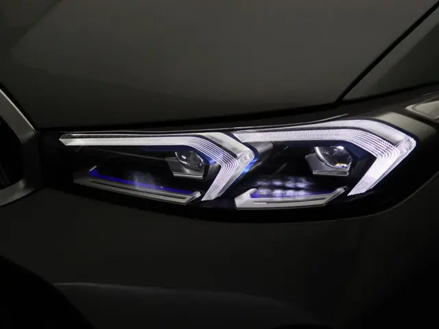 BMW 3 Serie Sedan 330e 2024 Hybride Benzine 6