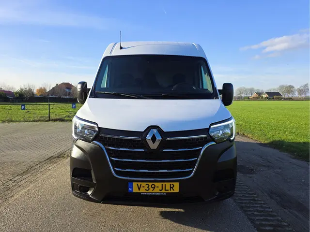 Renault Master T35 2.3 dCi L2 H2 2022 Diesel 9