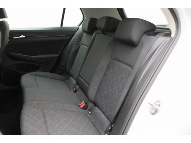 Volkswagen Golf 1.0 TSI Life 2021 Benzine 12
