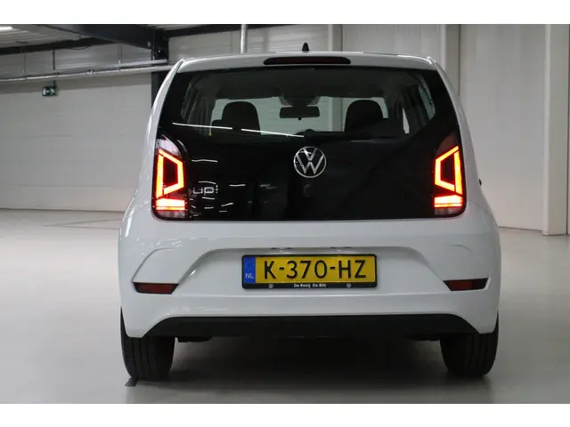 Volkswagen up! 1.0 BMT move up! 2021 Benzine 4