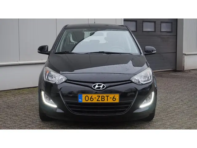 Hyundai i20 1.2i i-Motion Airco 2012 Benzine 6