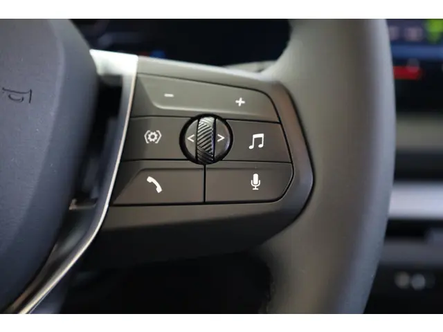 BMW 1 Serie 120 2025 Benzine 23