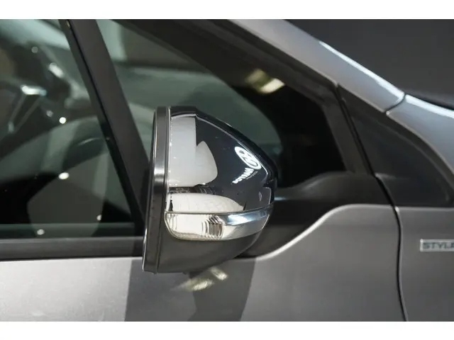 Peugeot 2008 1.2 PureTech Allure 2018 Benzine 20