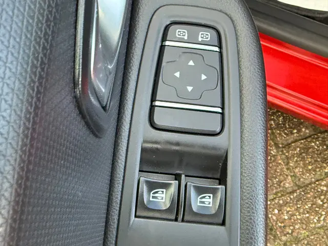 Renault Clio 0.9 TCe Intens 2018 Benzine 12