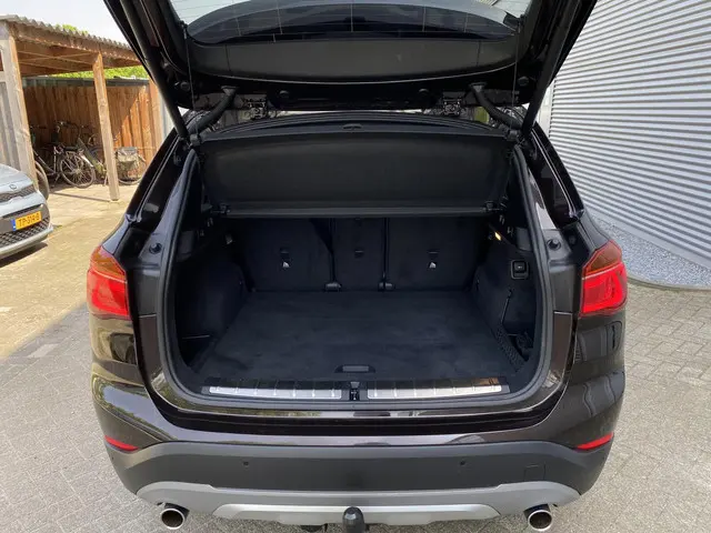 BMW X1 sDrive20i High Executive 2018 Benzine 17