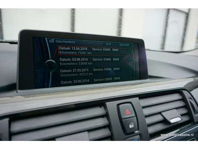 BMW 3 Serie 320i 2012 Benzine 17