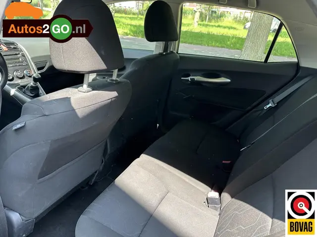 Toyota Auris 1.6 Comfort 2012 Benzine 12