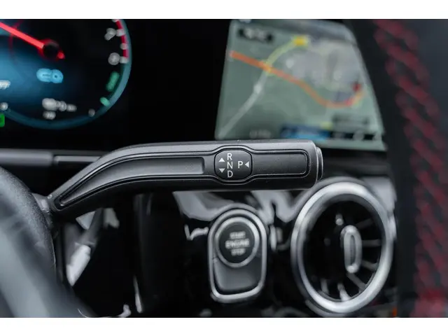 Mercedes-Benz GLA 250 e AMG Line 2021 Hybride Benzine 38