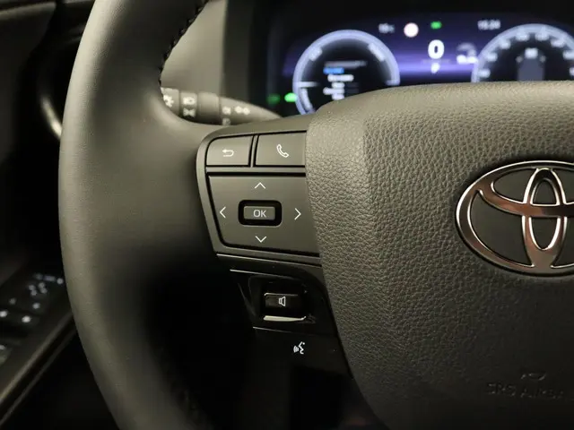 Toyota C-HR 1.8 Hybrid 140 Dynamic 2025 Hybride Benzine 18