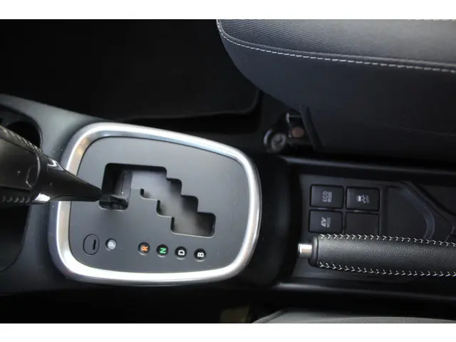 Toyota Yaris 1.5 Hybrid Aspiration 2015 Hybride Benzine 20