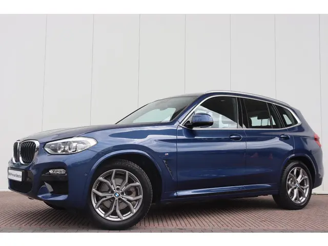 BMW X3 xDrive20i High Executive 2019 Benzine 32
