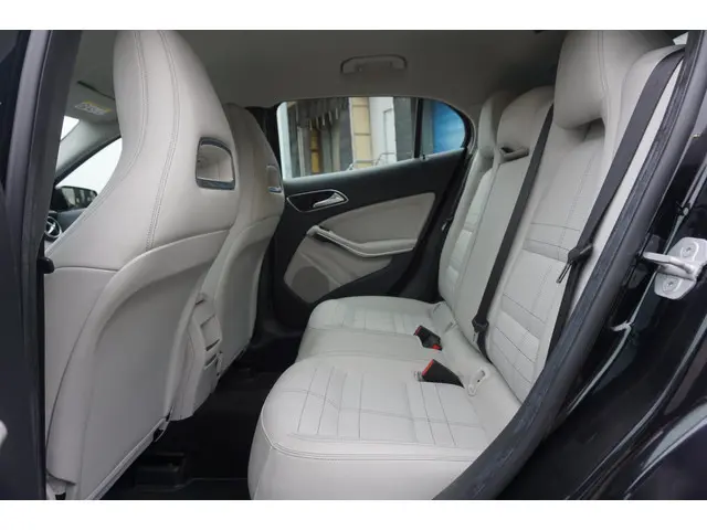 Mercedes-Benz GLA 200 Ambition 2014 Benzine 20