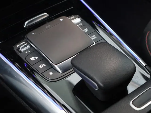 Mercedes-Benz GLA 250 e AMG Line 2022 Hybride Benzine 28