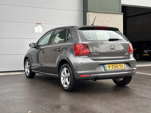 Volkswagen Polo 1.2 TSI Comfortline 2015 Benzine 8