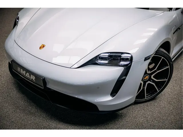 Porsche Taycan Performance 84 kWh 2023 Elektrisch 32