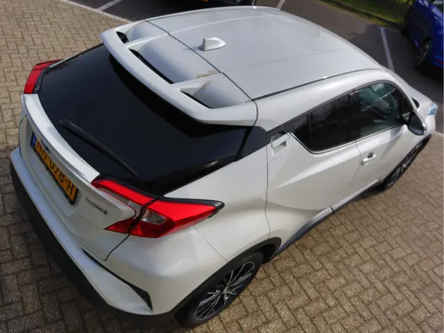 Toyota C-HR 1.8 Hybrid Executive 2017 Hybride Benzine 4