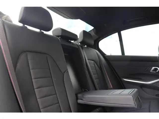 BMW 3 Serie 330e xDrive 2025 Hybride Benzine 14