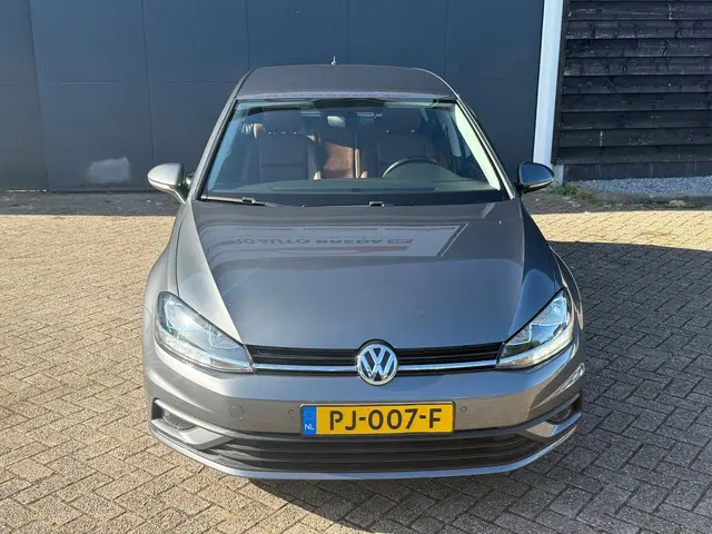 Volkswagen Golf 1.0 TSI Trendline 2017 Benzine 4