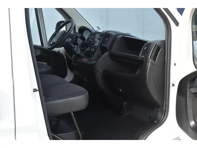 Peugeot Boxer Bestel 330 2.2 HDI L1H2 XR 2016 Diesel 11