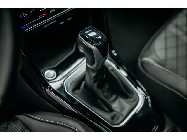 Volkswagen T-Roc 1.5 TSI R-Line Edition 2024 Benzine 24