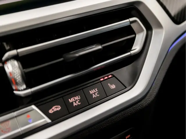 BMW 3 Serie 330i High Executive M Sport 2019 Benzine 32