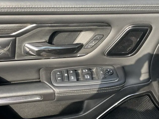 Dodge Ram 1500 5.7 V8 4x4 Crew Cab Limited 2023 LPG/Gas 12