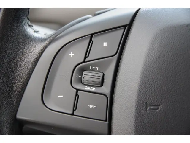 Citroën C4 Cactus 1.2 PureTech Shine 2017 Benzine 7