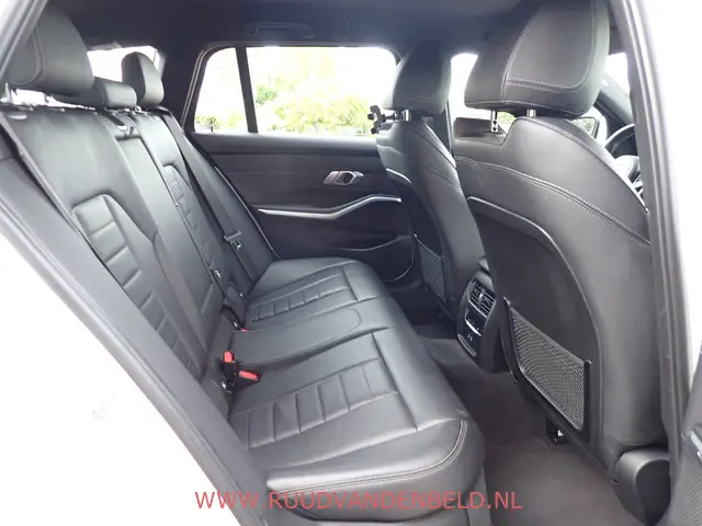 BMW 3 Serie Touring 330e 2021 Hybride Benzine 17