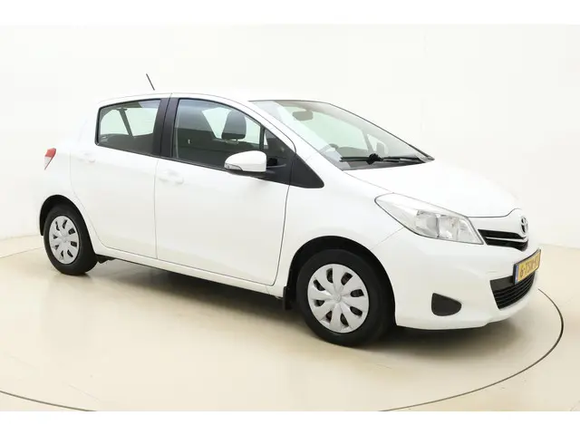 Toyota Yaris 1.0 VVT-i Now 2014 Benzine 8