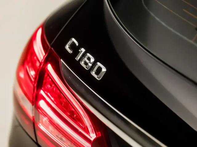 Mercedes-Benz C-Klasse 180 AMG Edition 1 2015 Benzine 29