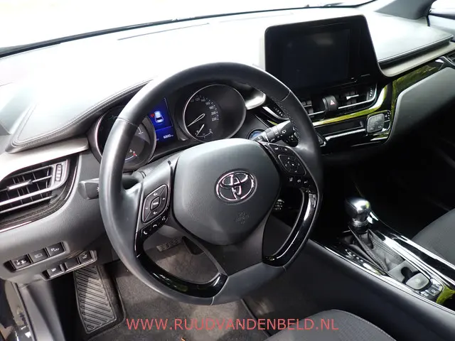 Toyota C-HR 1.8 Hybrid 2018 Hybride Benzine 8