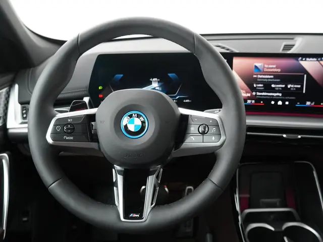 BMW iX1 2