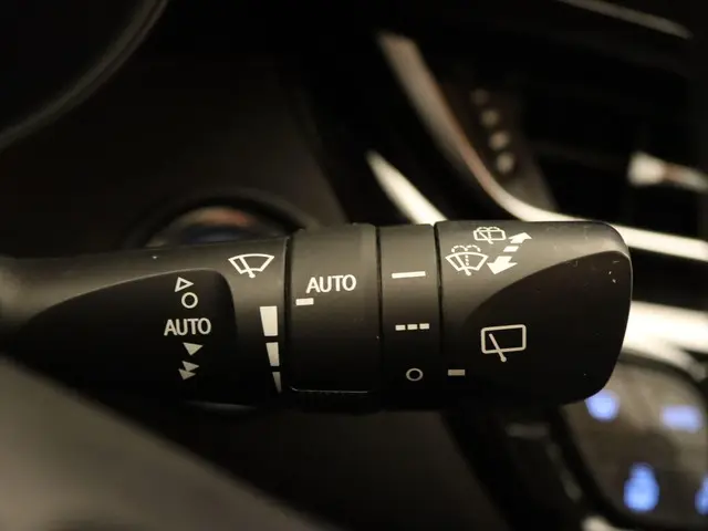 Toyota C-HR 1.8 Hybrid Dynamic 2023 Hybride Benzine 27